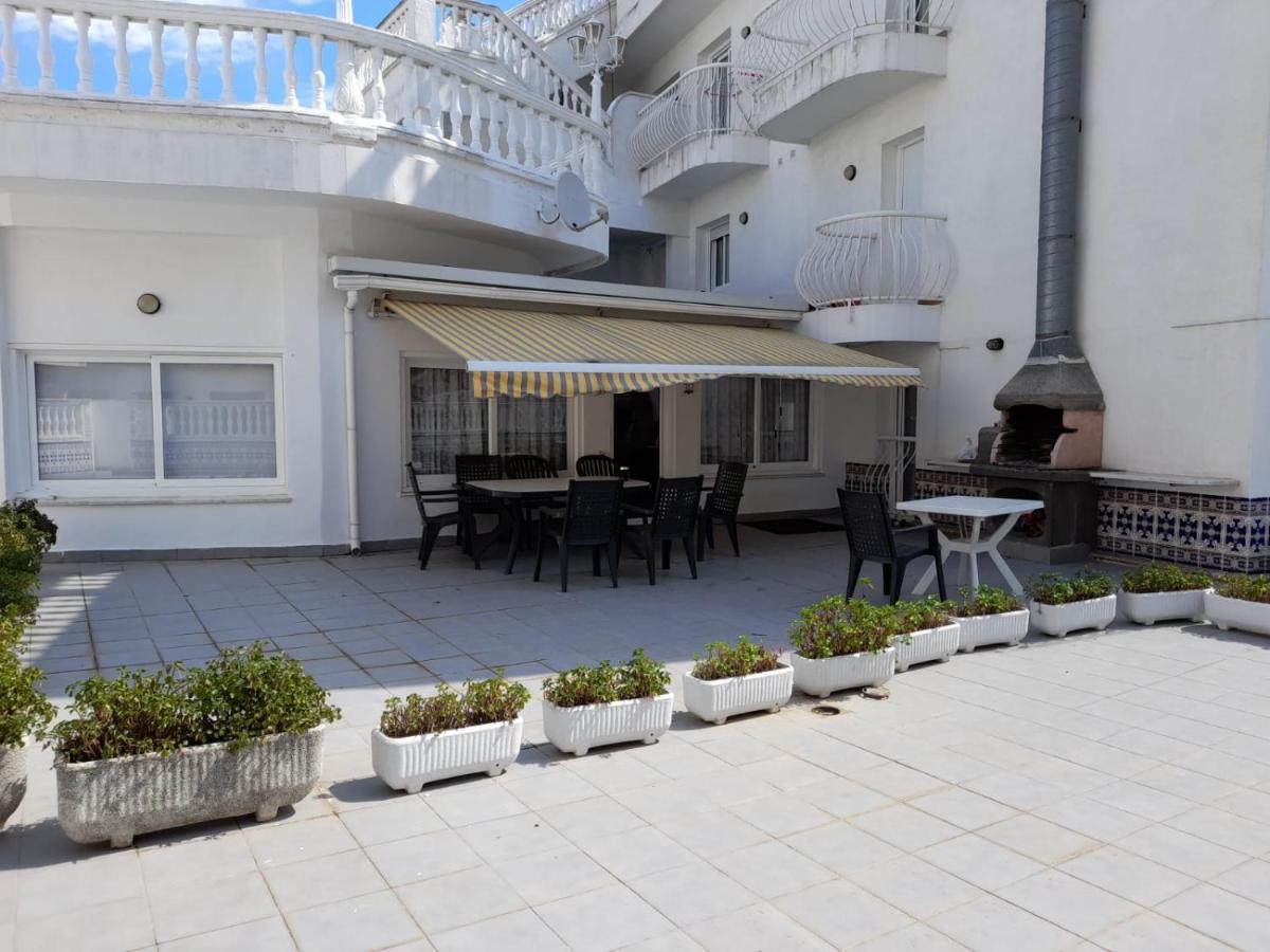 Apartamentos Las Americas - Blanes Beach Bagian luar foto